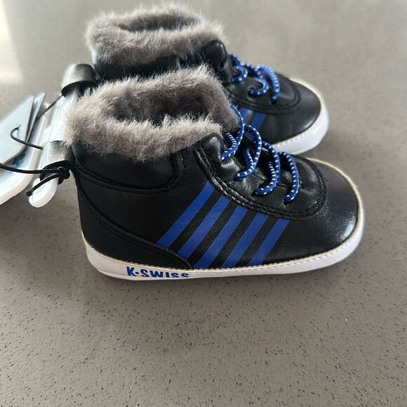 Brand New With Tags!! K-Swiss baby crib shoes size 3 (6-9 months) - Picture 3 of 4